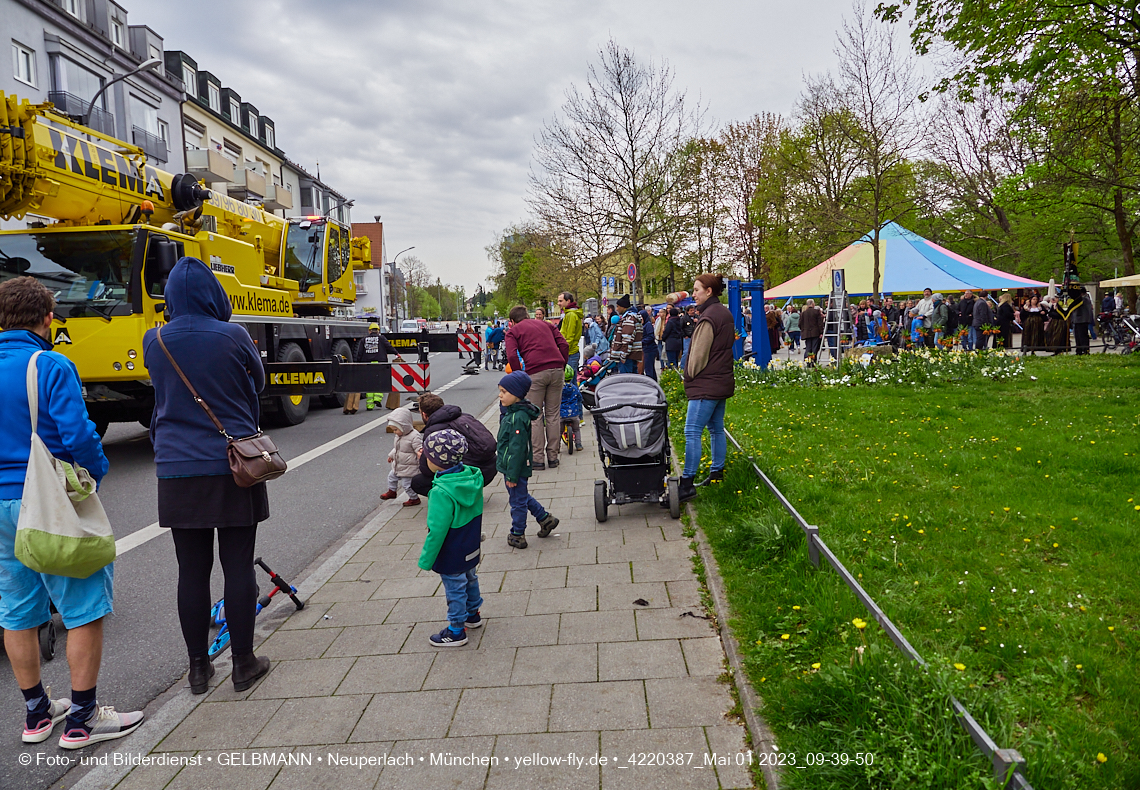 01.05.2023 - Maibaumaufstellung in Berg am Laim